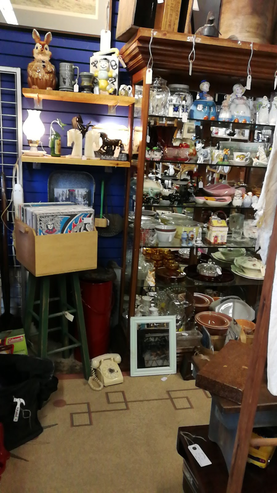 Antiques Mall On 11 North | 3823 Campbell Rd, Severn, ON L3V 6H3, Canada | Phone: (705) 327-5000