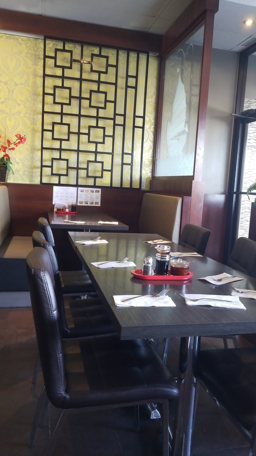 Hong Kong Seafood Restaurant | 700 Strasburg Rd, Kitchener, ON N2E 2M2, Canada | Phone: (519) 743-2900