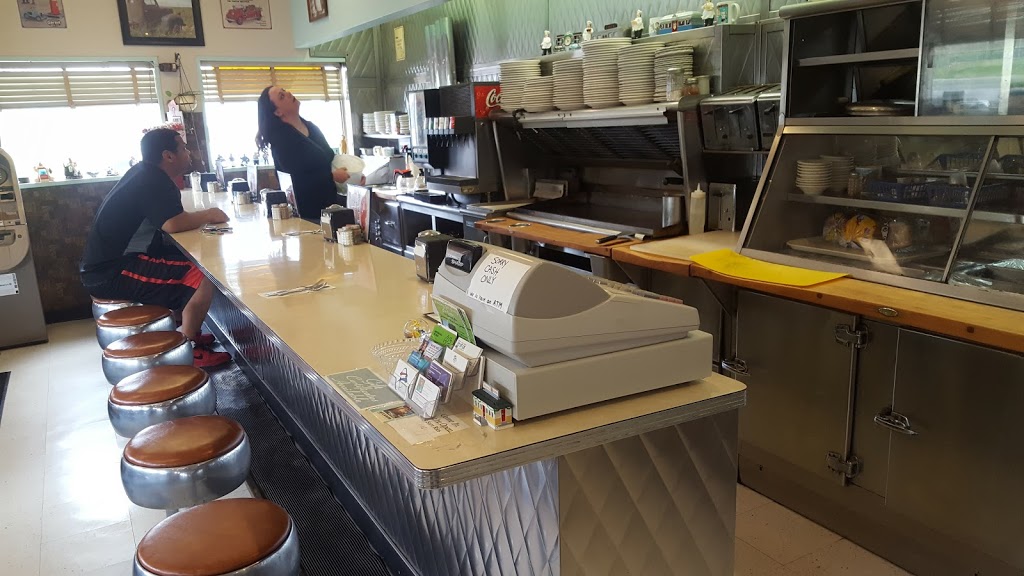 Woodlawn Diner | 3200 Lake Shore Rd, Blasdell, NY 14219, USA | Phone: (716) 822-8449