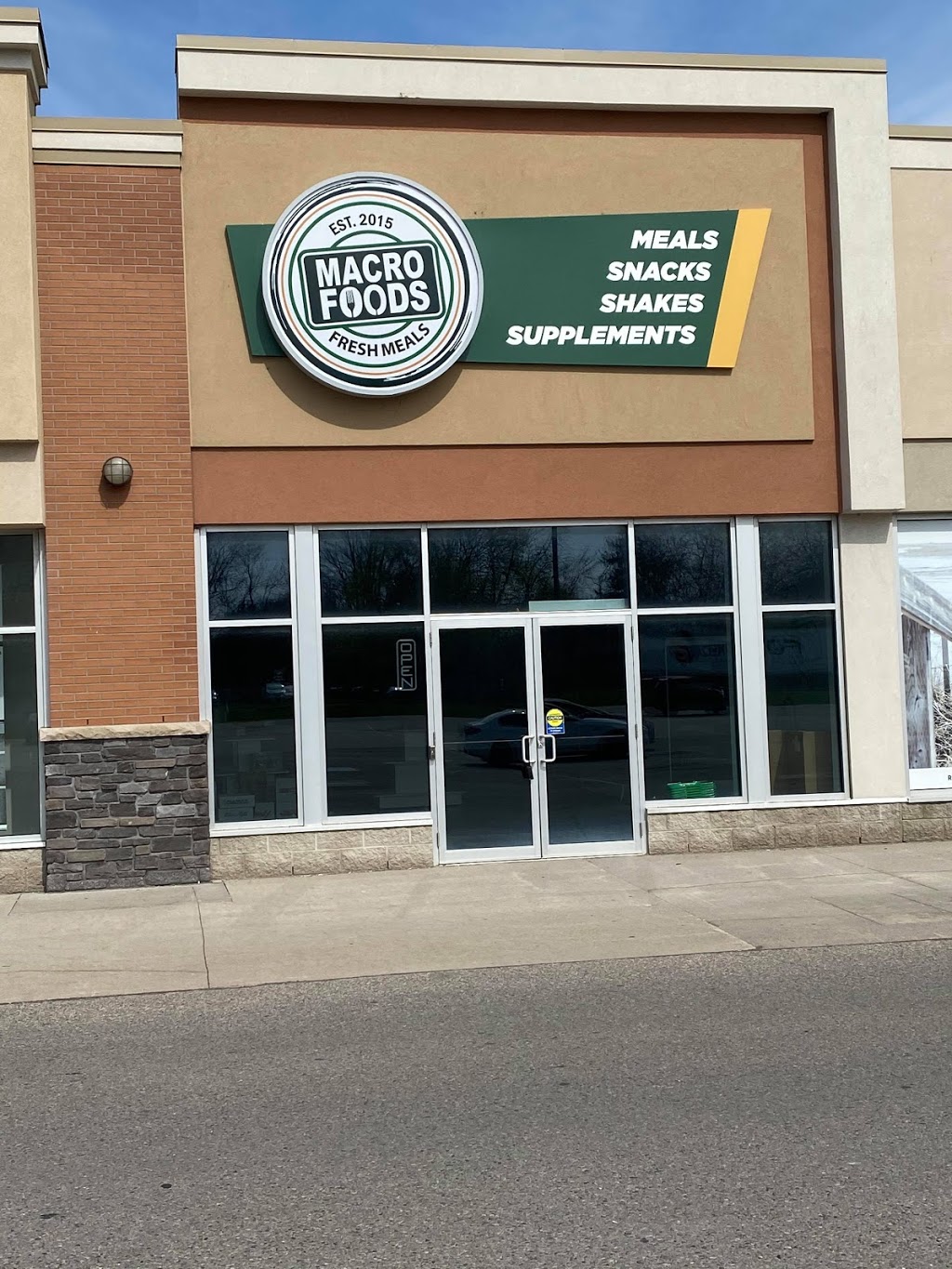 Macro Foods Chatham | 611 Grand Ave W, Chatham, ON N7L 1C5, Canada | Phone: (519) 397-1224