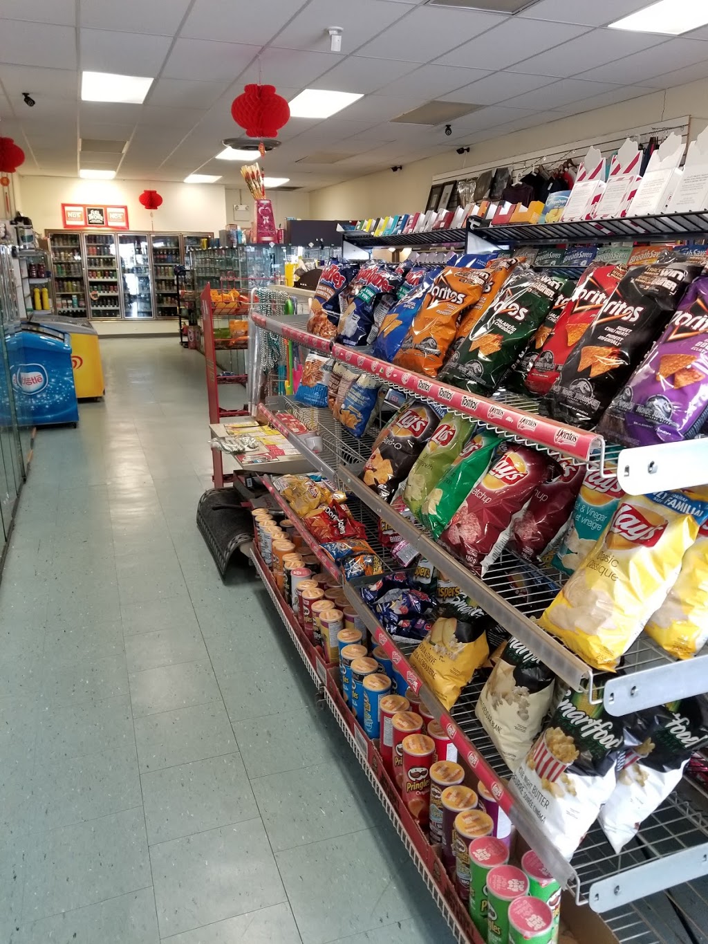 Lincoln Variety Convenience Store & Bong Center | 90 Weber St N, Waterloo, ON N2J 3G8, Canada | Phone: (519) 885-6470