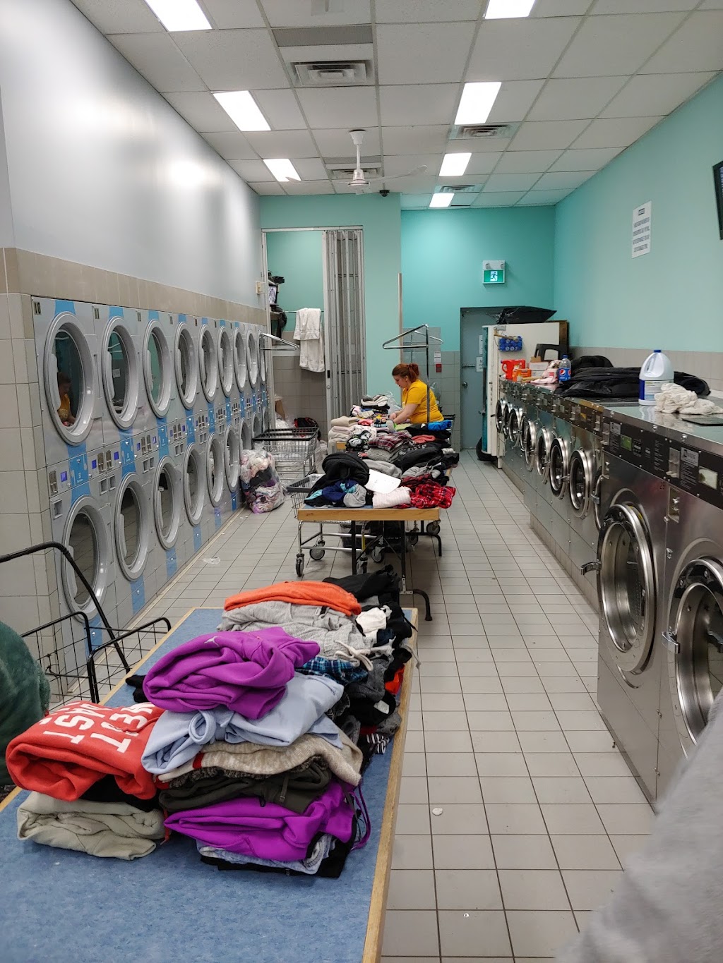 24 HOUR WILSON COIN LAUNDRY | 425-427 Wilson Ave, North York, ON M3H 1T5, Canada | Phone: (647) 748-1425