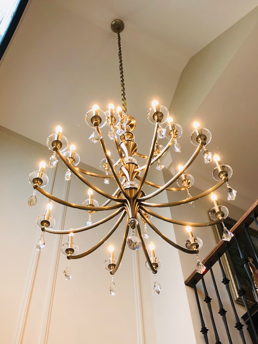 Chandelier Installation Service. A.V electrical | 110 Eglinton Ave W, Toronto, ON M4S 2K3, Canada | Phone: (647) 522-0777