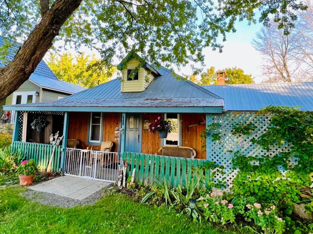 lionsheadbnb.ca | 398 Spry Rd, Lions Head, ON N0H 1W0, Canada | Phone: (416) 822-1203