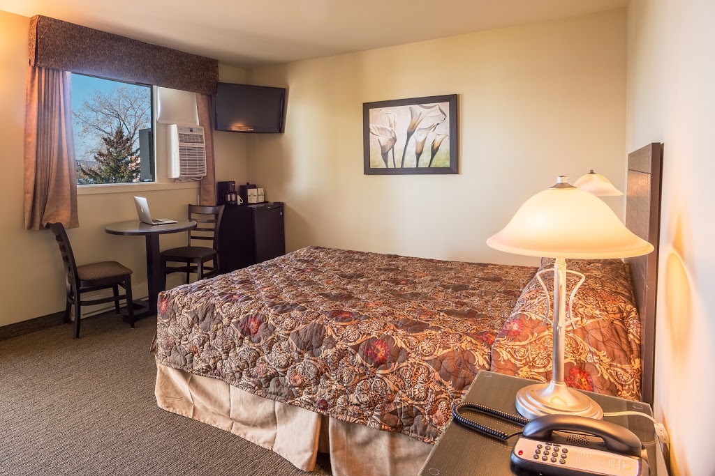 Motel du Fleuve | 5800 Boulevard Marie-Victorin, Brossard, QC J4W 1A4, Canada | Phone: (450) 671-6754