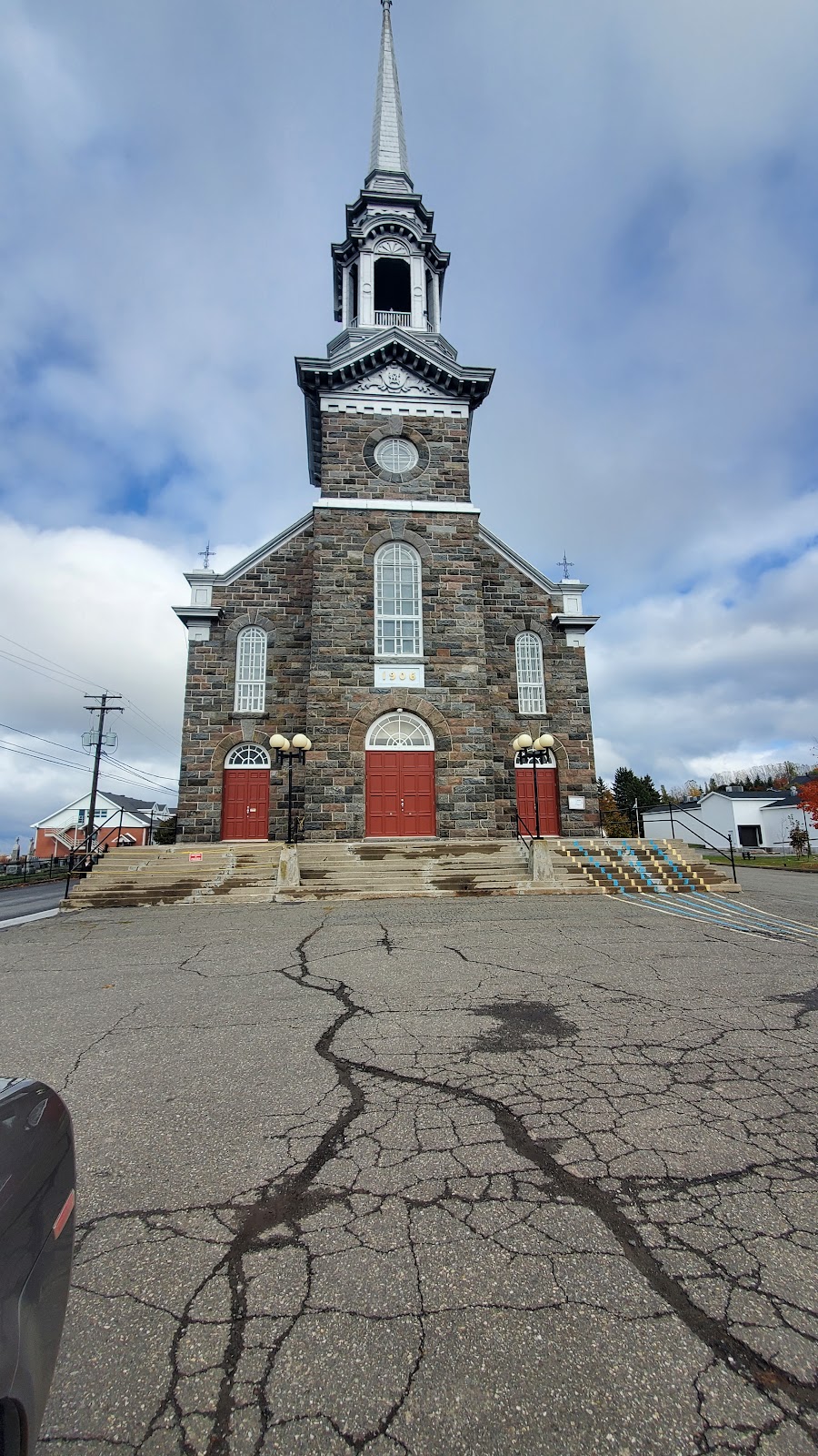 Église catholique Notre-Dame-du-Mont-Carmel | 11 DE LA FABRIQUE, Mont-Carmel, QC G0L 1W0, Canada | Phone: (418) 498-2844