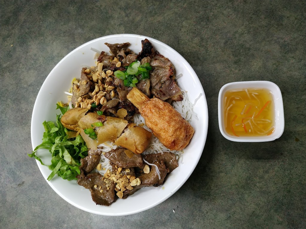 Com Bun Pho Viet | 4040 Steeles Ave W #17, Woodbridge, ON L4L 4Y5, Canada | Phone: (905) 605-6040