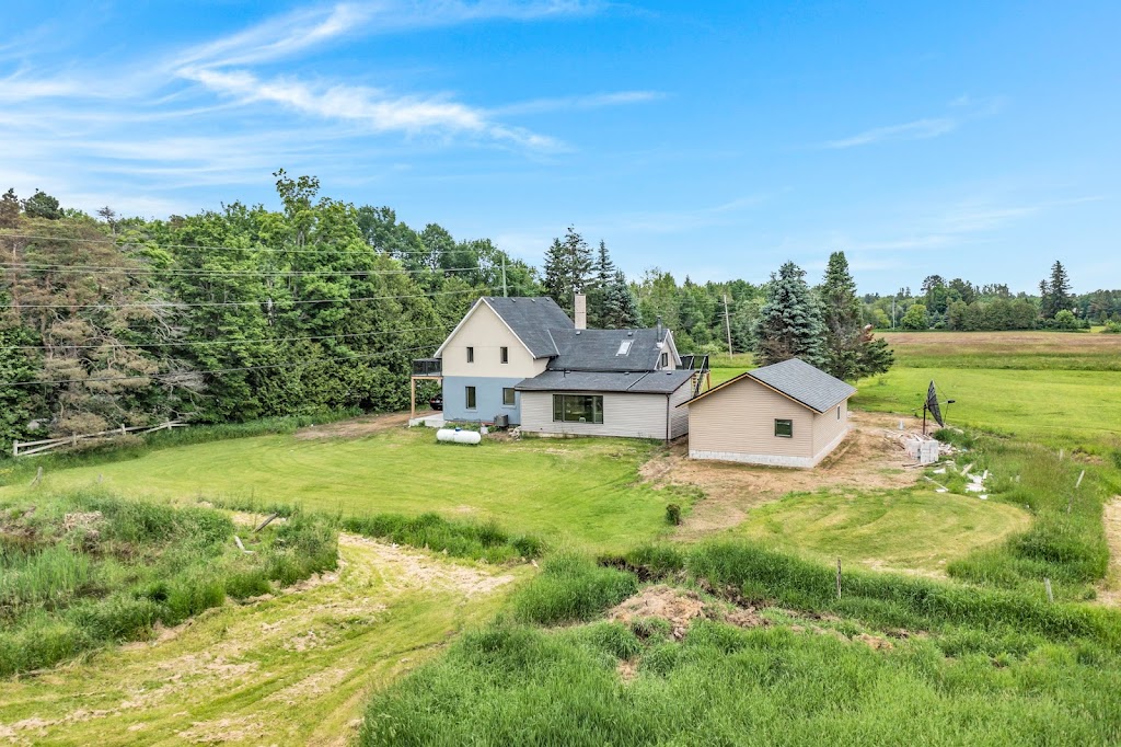 Kawartha Farm Cottage | Northline Rd, Fenelon Falls, ON K0M 1N0, Canada | Phone: (647) 802-9008