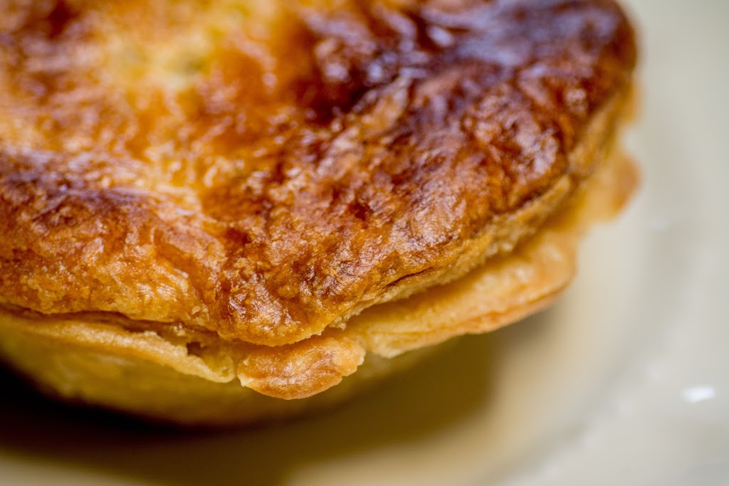 Hannas Meat Pies Ltd | 4431 William St, Sydenham, ON K0H 2T0, Canada | Phone: (613) 876-4696