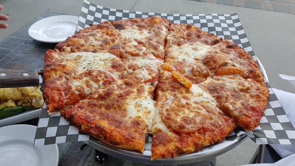 The Waterfront Grill and Pizzeria | 5842 Beach Ave, Peachland, BC V0H 1X7, Canada | Phone: (250) 767-3255