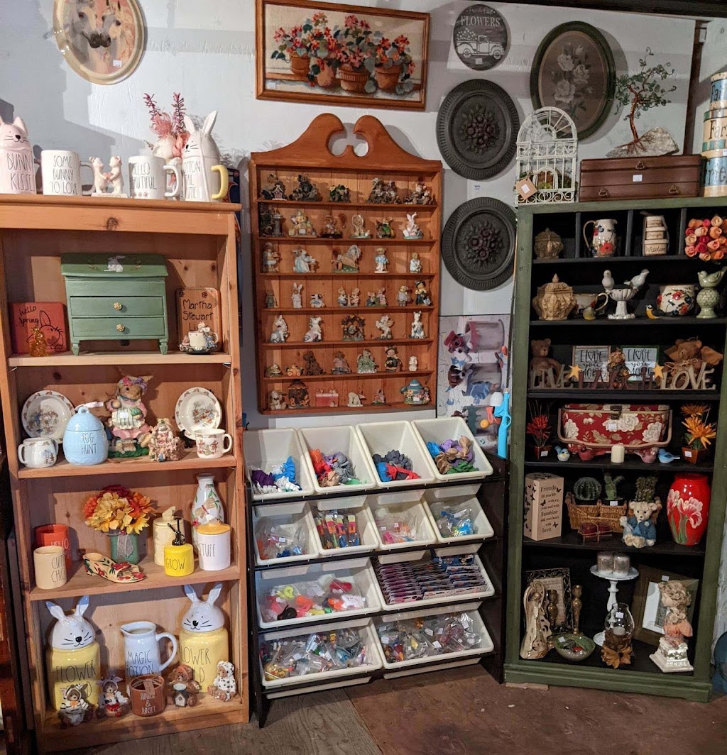 Grammas Shabby Attic | 263 Simmons Rd, Odessa, ON K0H 2H0, Canada | Phone: (343) 333-1311