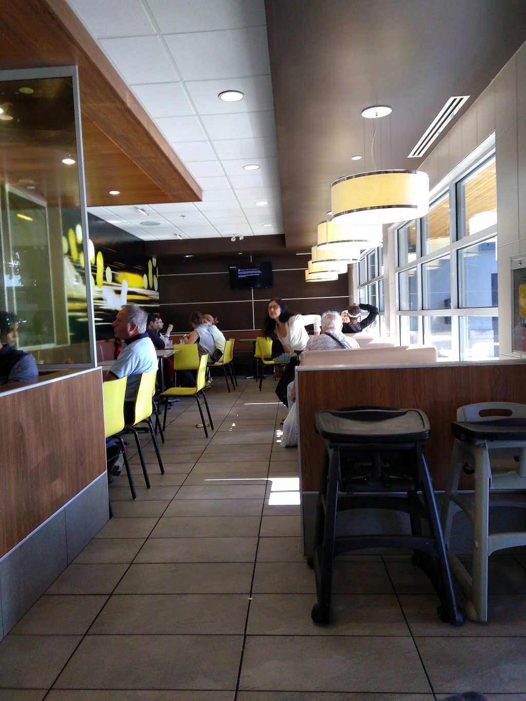 McDonalds | 808 Marine Dr, West Vancouver, BC V7T 1A1, Canada | Phone: (604) 922-1012