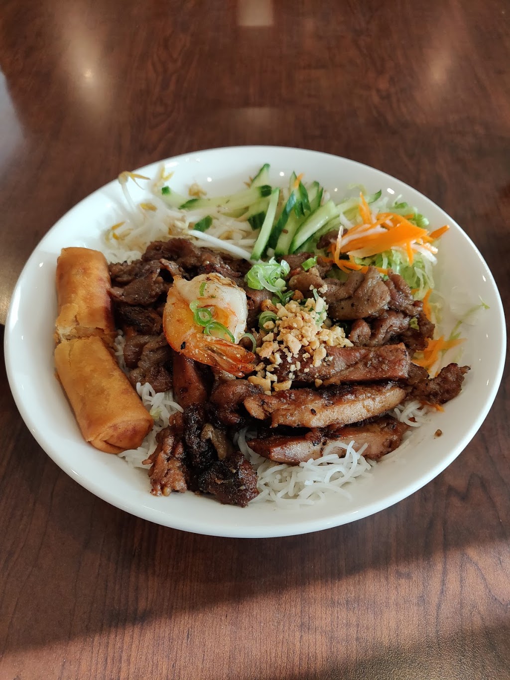 Pho Hoan Pasteur | 9621 167 Ave NW, Edmonton, AB T5Z 3S3, Canada | Phone: (780) 476-1116