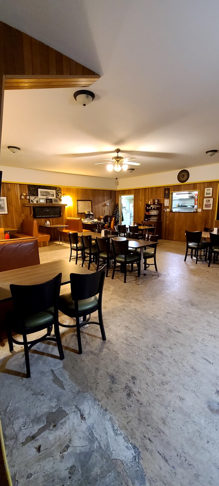 Gold Bridge Hotel Cafe & Bar | 6 Fergusson Ave, Gold Bridge, BC V0K 1P0, Canada | Phone: (250) 238-2343