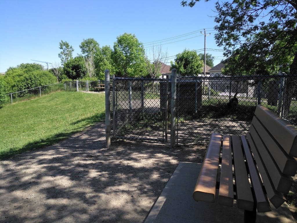 dog park Falco (Laval-des-Rapides) | 5V2, 6e Rue, Laval, QC H7N 5V2, Canada