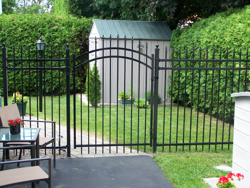 Medallion Fence Limited | 10651 Keele St, Maple, ON L6A 3Y9, Canada | Phone: (905) 832-2922