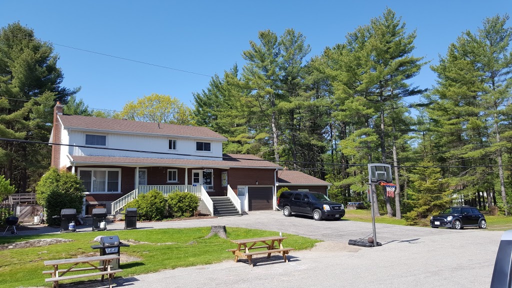 Pinedale Inn Efficiency Motel | 200 Pinedale Ln, Gravenhurst, ON P1P 1B4, Canada | Phone: (705) 687-2822