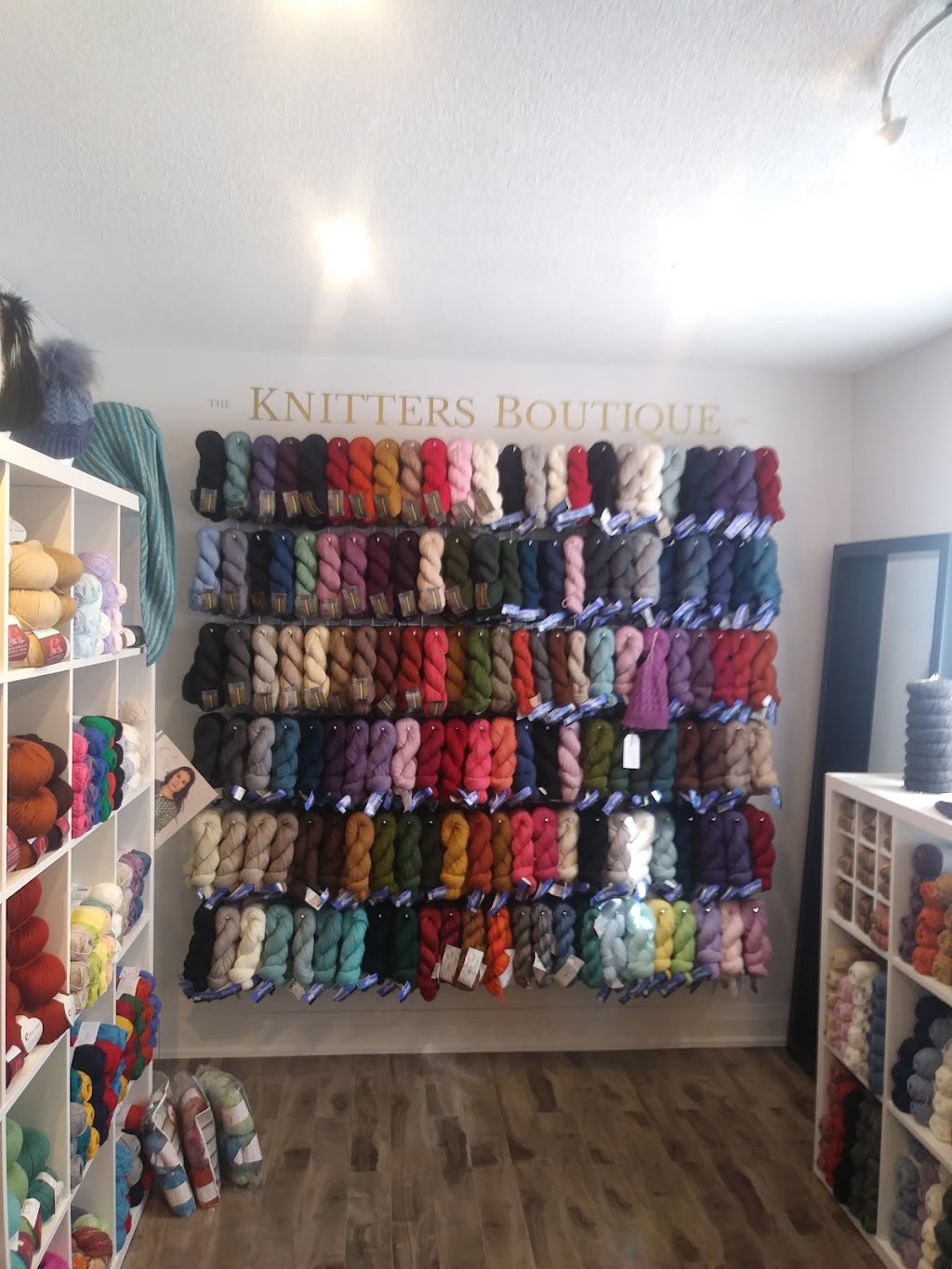 The Knitters Boutique Inc | 431 Pearl St, Burlington, ON L7R 2N2, Canada | Phone: (905) 631-3213