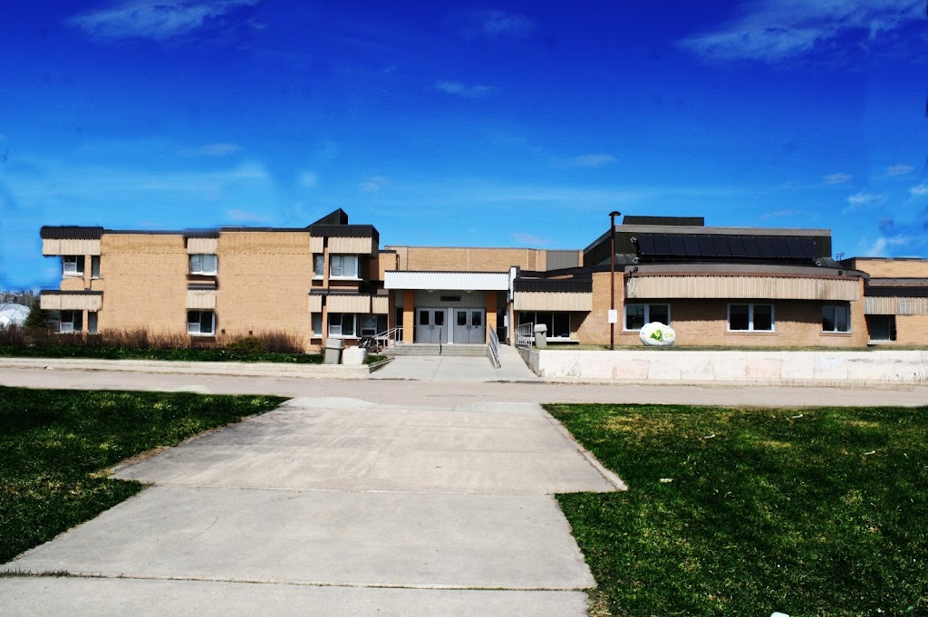 École Secondaire Lacombe Composite High School | 5628 56 Ave, Lacombe, AB T4L 1G6, Canada | Phone: (403) 782-6615