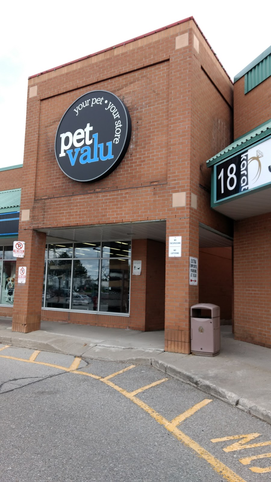 Pet Valu | 2400 Dundas St W, Mississauga, ON L5K 2R8, Canada | Phone: (905) 823-9200