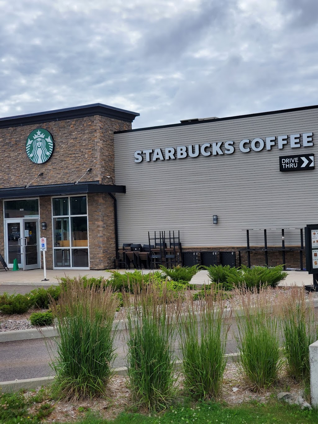 Starbucks | 3025 Petawawa Blvd, Petawawa, ON K8H 1X9, Canada | Phone: (613) 218-4011