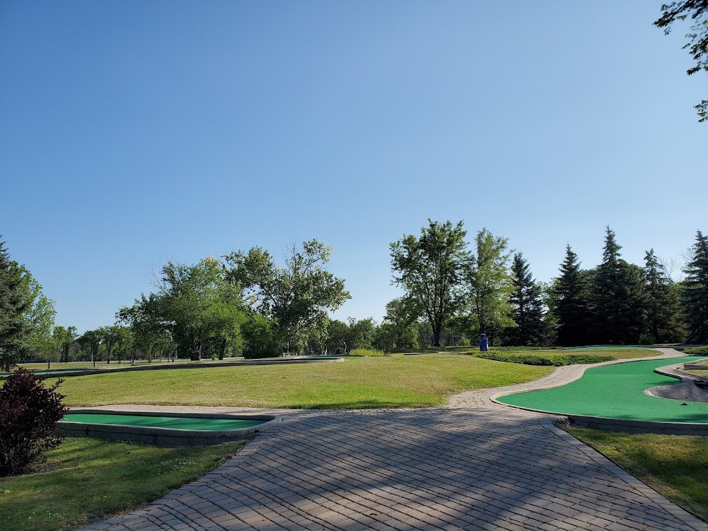 Tuxedo Golf Club | 400 Shaftesbury Blvd, Winnipeg, MB R3P 0M1, Canada | Phone: (204) 888-2867