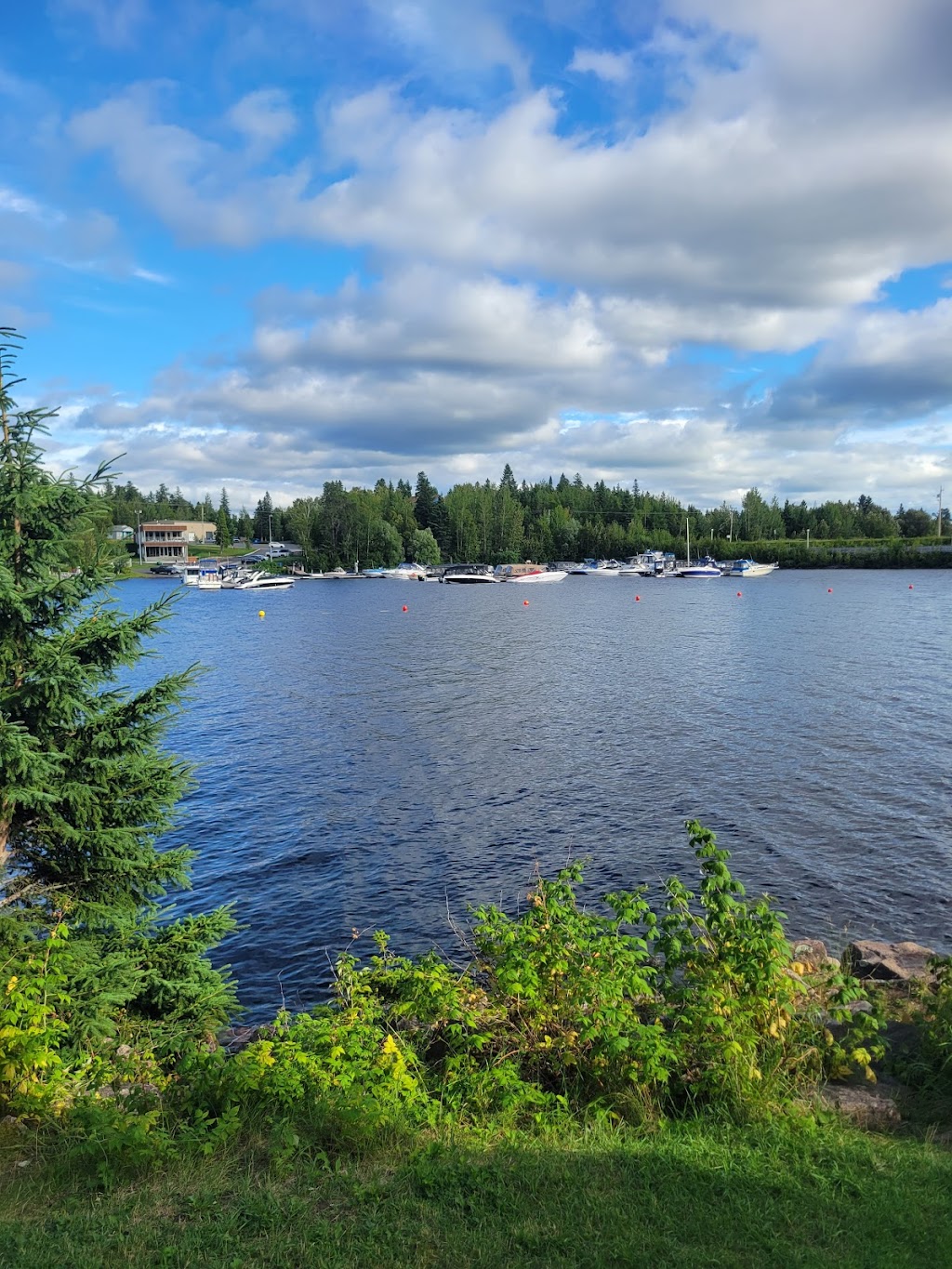 Centre de villégiature Dam-En-Terre | 1385 Chem. de la Marina, Alma, QC G8B 5W1, Canada | Phone: (418) 668-3016