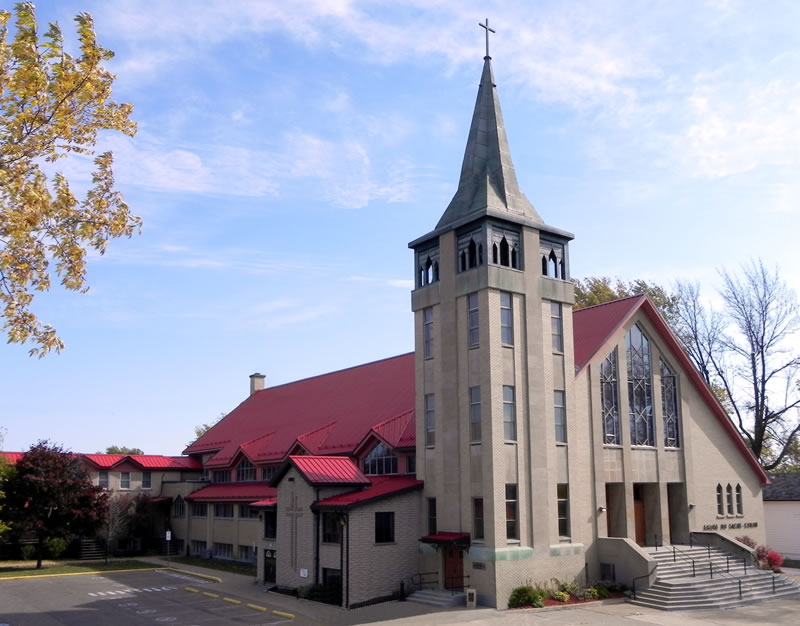 Eglise Sacre-Coeur /Sacred Heart Church | 72 Empire St, Welland, ON L3B 2L4, Canada | Phone: (905) 735-5823