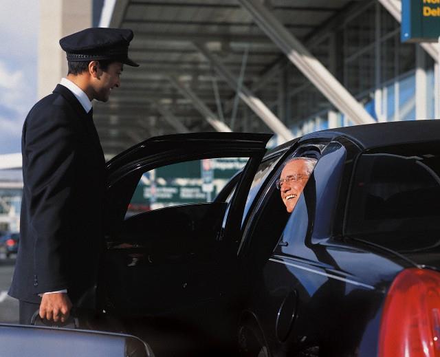 airport limo & taxi | 31 Swordfish Dr, Whitby, ON L1P 1P7, Canada | Phone: (647) 872-2884