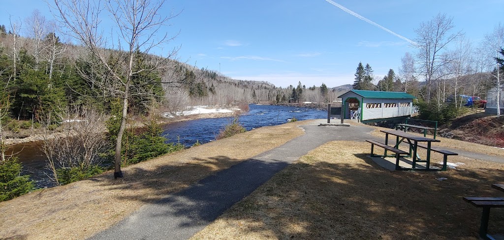 Camping Le Quatre Chemins | 143 QC-170, LAnse-Saint-Jean, QC G0V 1J0, Canada | Phone: (418) 272-2525