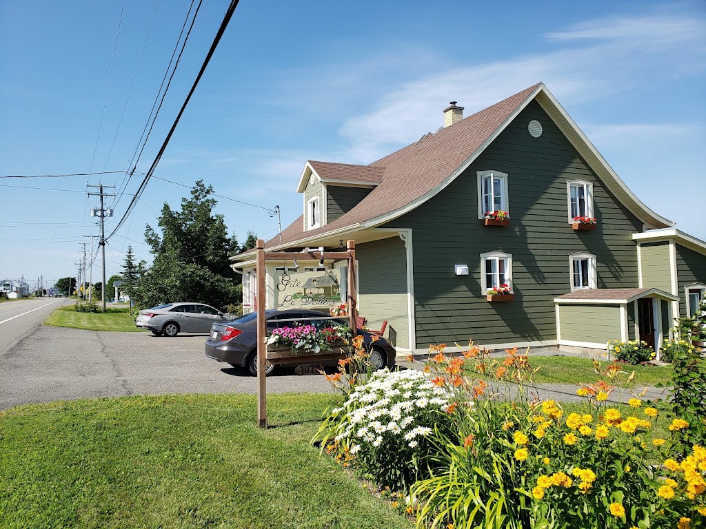 Gîte La Veilleuse | 1073 Rue du Patrimoine, Cacouna, QC G0L 1G0, Canada | Phone: (418) 862-8353