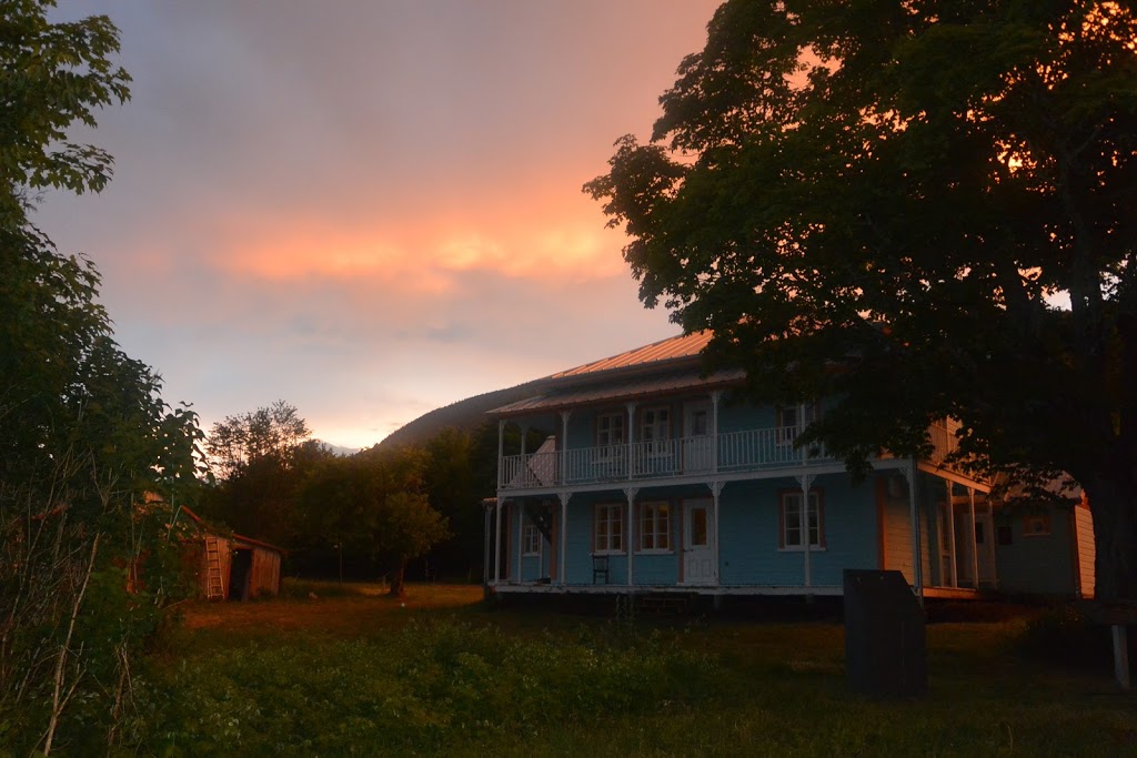 Auberge du Domaine à Liguori | 1300 Rue Principale, Petite-Rivière-Saint-François, QC G0A 2L0, Canada | Phone: (418) 632-5653