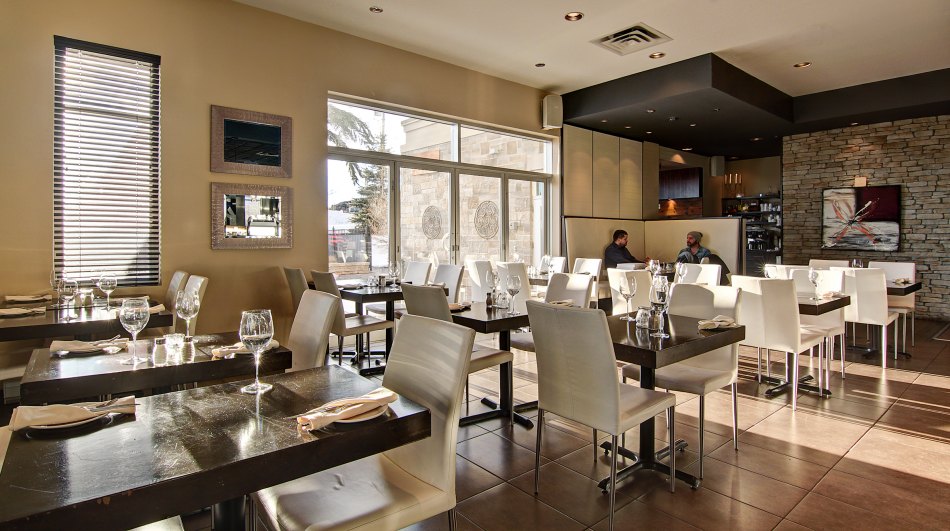 Restaurant Novo | 570 Rue Dubois, Saint-Eustache, QC J7P 0B3, Canada | Phone: (450) 472-3336