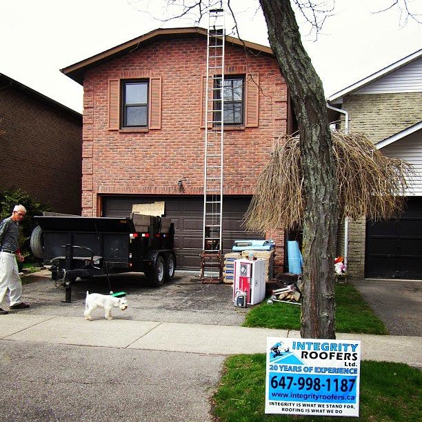 Integrity Roofers - Roof Repairs, Roof Replacement & Flat Roofin | 237 Sheppard Ave W, ground floor, unit#1, Toronto, ON M2N 1N2, Canada | Phone: (647) 504-2121