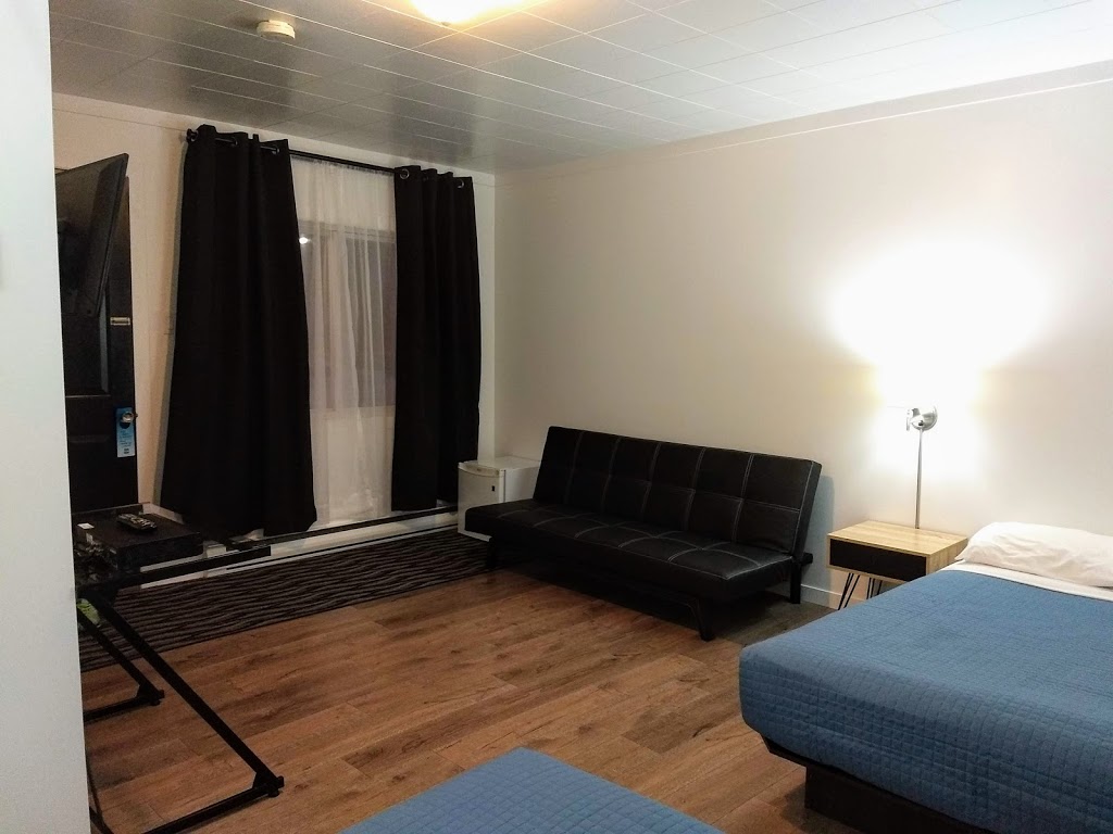 Motel Hibiscus | 9341 Boulevard Sainte-Anne, Sainte-Anne-de-Beaupré, QC G0A 3C0, Canada | Phone: (418) 702-1354