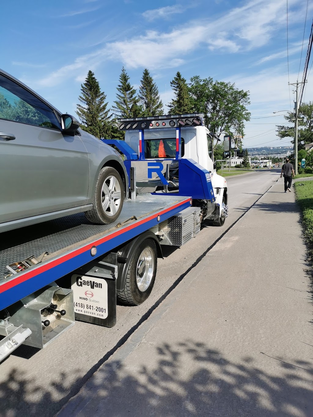 Larouche Towing Inc. | 8405 Bd Pierre-Bertrand, Québec, QC G2K 1V9, Canada | Phone: (418) 622-0607