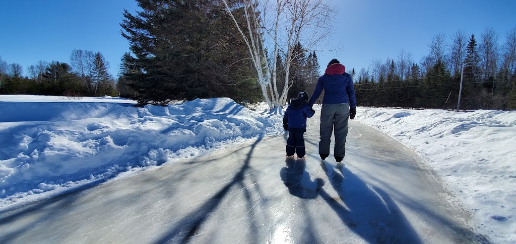 Patinoire | Chute-Saint-Philippe, QC J0W 1A0, Canada | Phone: (819) 585-3397