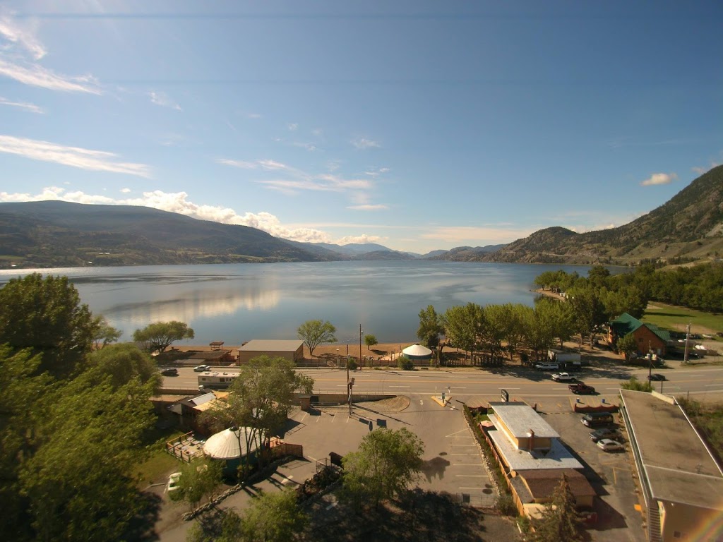 Lakeside Villa Inn & Suites | 4201 Skaha Lake Rd, Penticton, BC V2A 6J7, Canada | Phone: (250) 492-7111