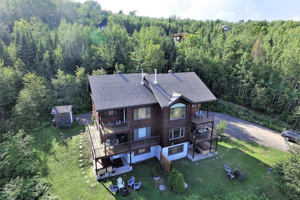 Aires du Massif - Chalets à louer | 56 Chem. de la Vieille-Rivière, Petite-Rivière-Saint-François, QC G0A 2L0, Canada | Phone: (450) 268-9999