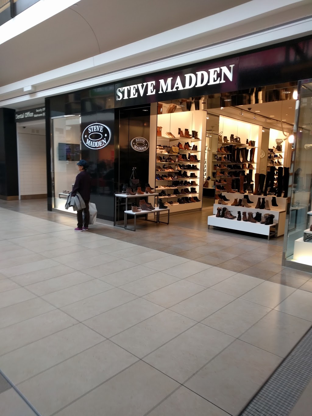 Steve Madden Canada Inc | 1800 Sheppard Ave E, North York, ON M2J 5A7, Canada | Phone: (416) 490-6446