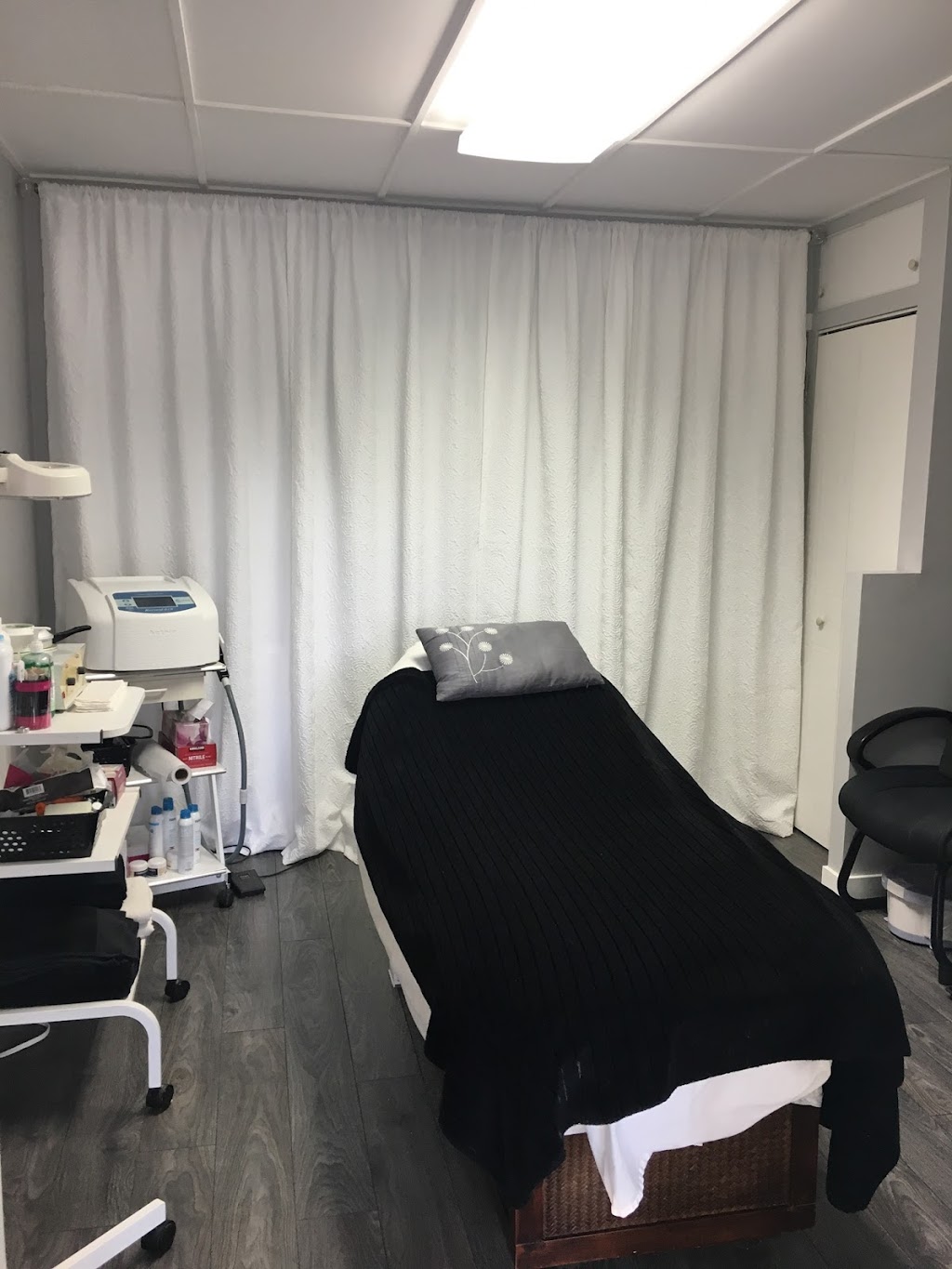 Pure Détente Soins Beauté | 32 Rue Lockhart, Châteauguay, QC J6J 3J1, Canada | Phone: (450) 844-3960