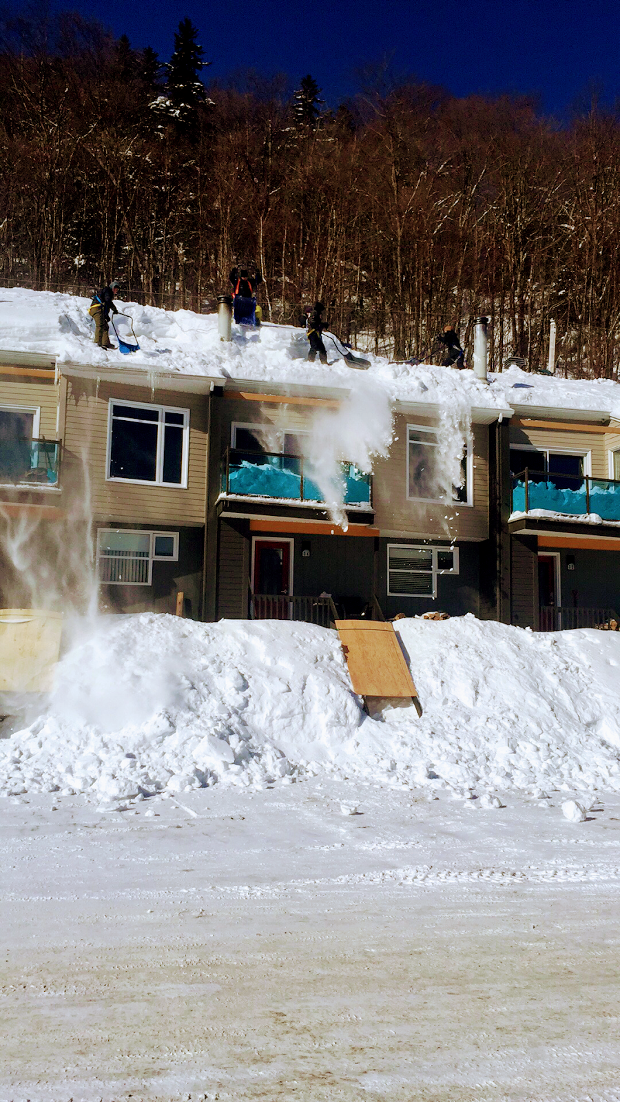 Déneigement toiture Pro Québec | 121 Rue des Merles, Québec, QC G1E 5M5, Canada | Phone: (581) 888-8306