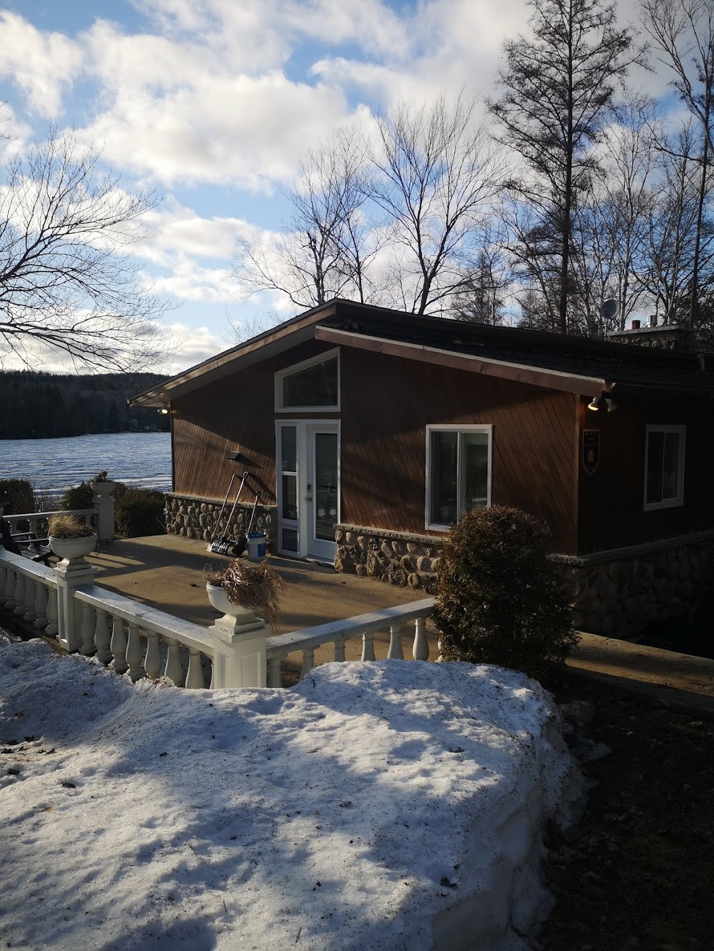 Le Louwys ( CITQ #298557 ) | 1111 Chemin du Lac Daniel, Sainte-Émélie-de-lÉnergie, QC J0K 2K0, Canada | Phone: (514) 654-2871