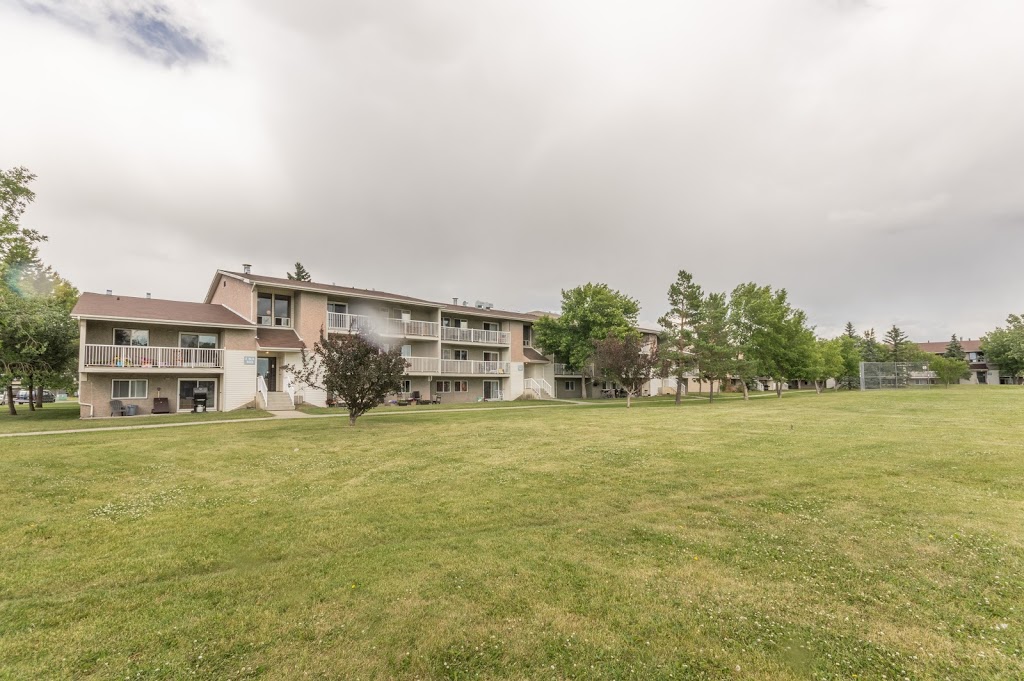 Meadowview Manor | 437 Saddleback Rd NW, Edmonton, AB T6J 4M6, Canada | Phone: (780) 496-2453