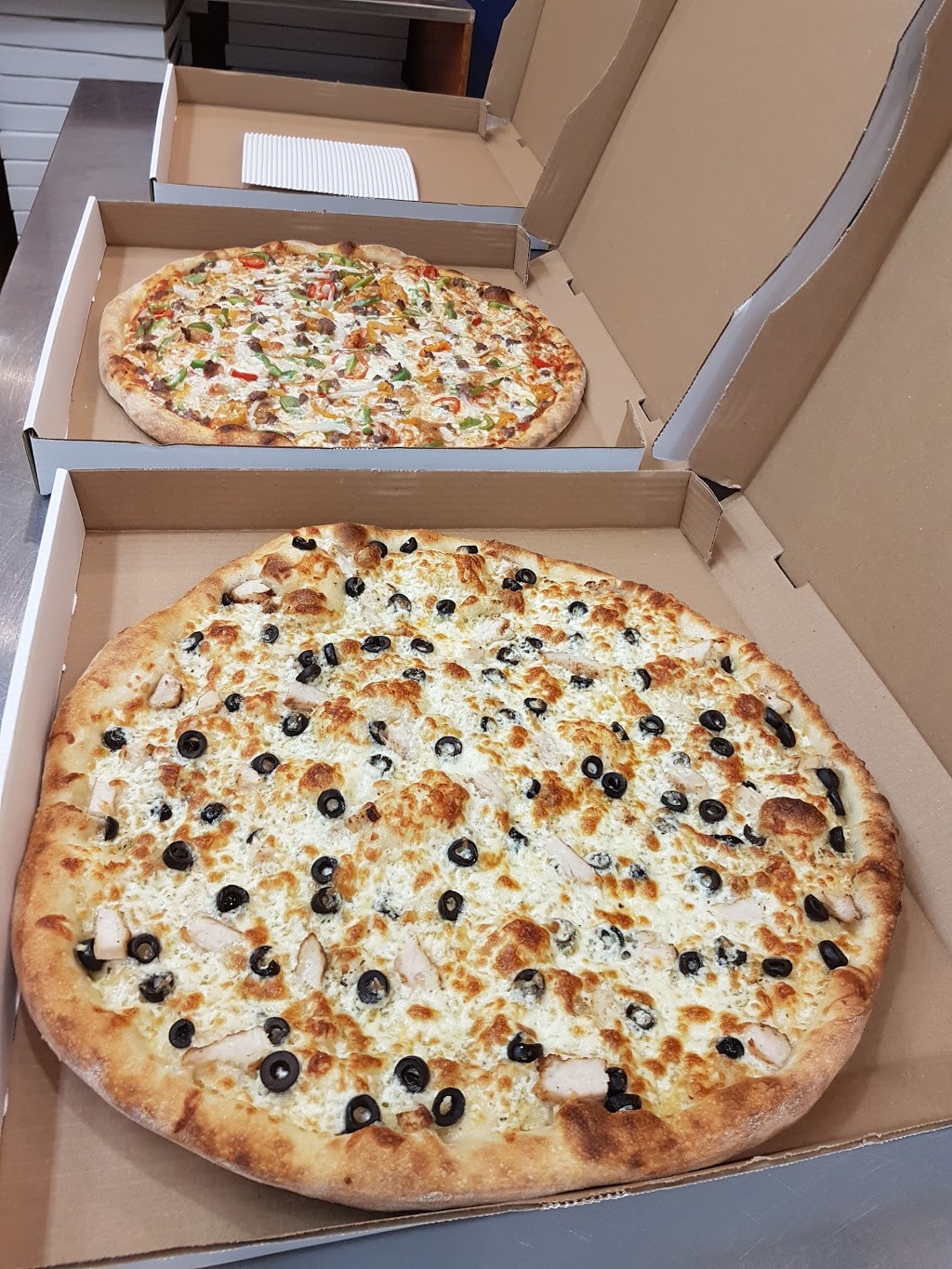 Amadios Pizza | 360 Revus Ave, Mississauga, ON L5G 4S4, Canada | Phone: (905) 891-5500