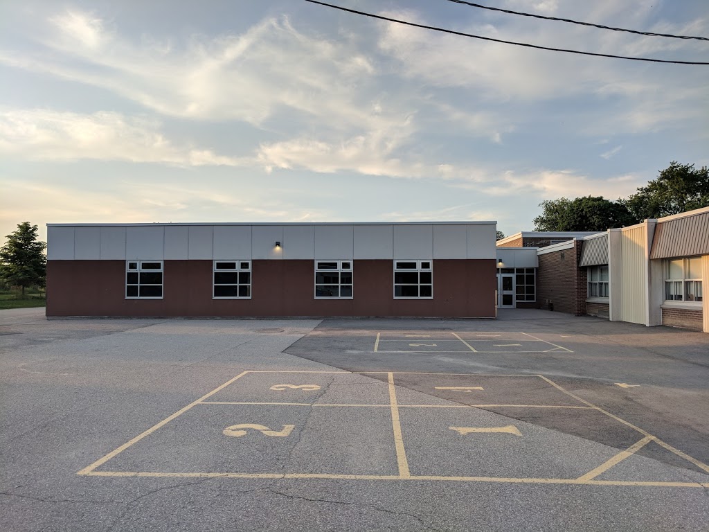 St Jacobs Public School | 72 Queensway Dr, St. Jacobs, ON N0B 2N0, Canada | Phone: (519) 664-2272