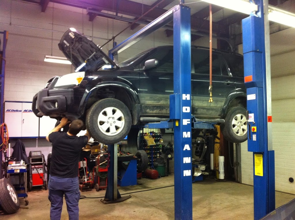 Universal Garage | 150 Binnington Ct, Kingston, ON K7M 8N1, Canada | Phone: (613) 777-1102