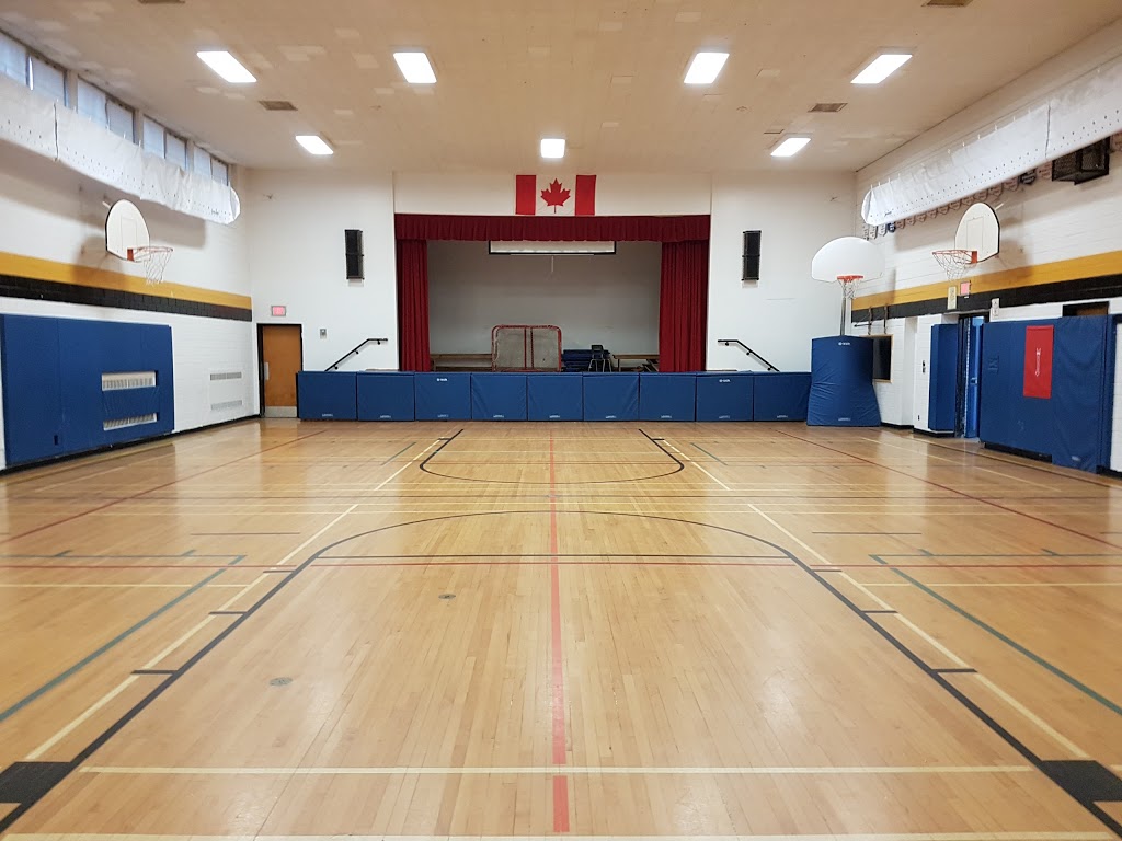 Vincent Massey Public School | 745 Smyth Rd, Ottawa, ON K1G 1N9, Canada | Phone: (613) 733-5955