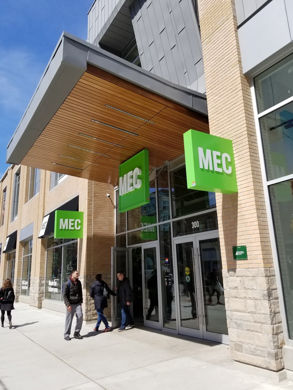 MEC Toronto | 300 Queen St W, Toronto, ON M5V 2A2, Canada | Phone: (416) 340-2667