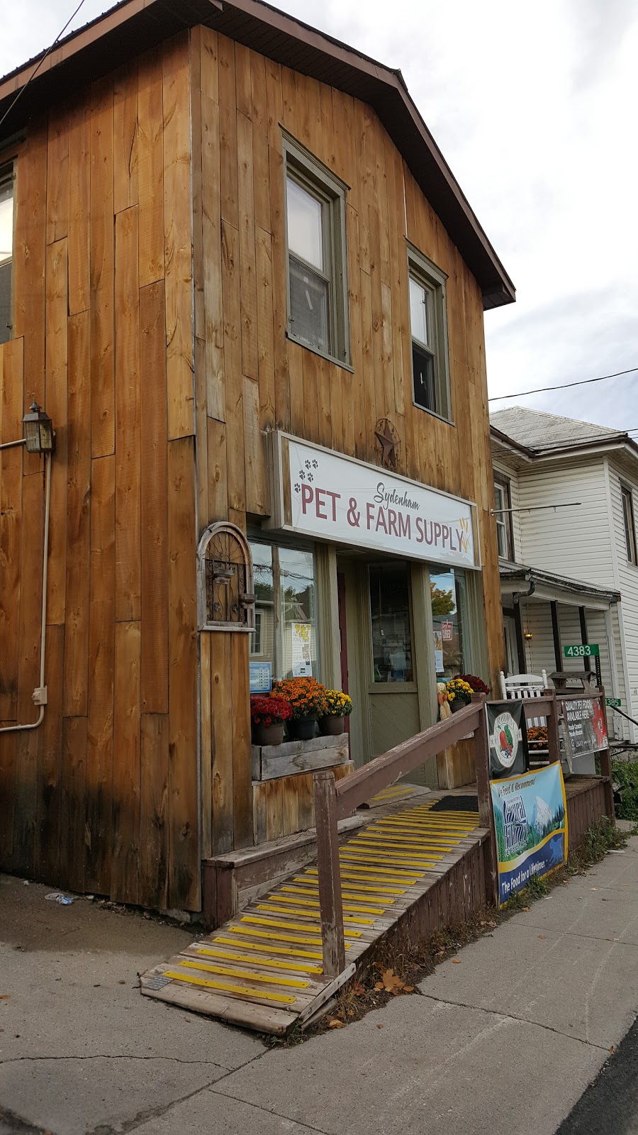 Sydenham Pet & Farm Supply | 4383 Sydenham Mill, Sydenham, ON K0H 2T0, Canada | Phone: (613) 376-6767